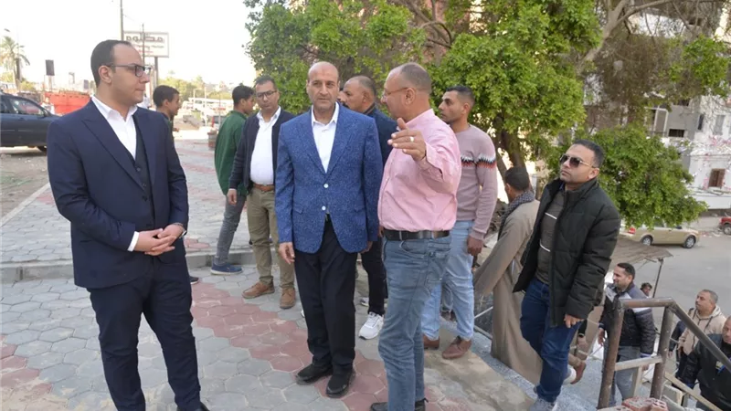 محافظ أسيوط يتفقد أعمال توسعة الطريق وتطوير الأرصفة بمساكن نزلة عبد اللاه