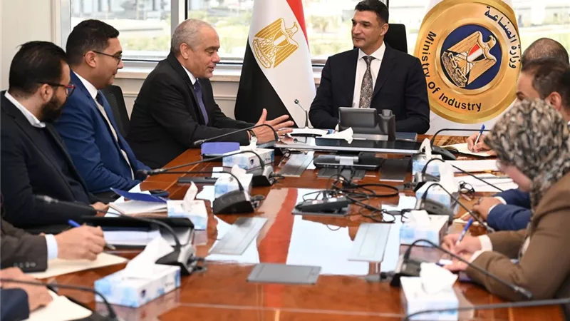 وزير الصناعة يبحث توسعات مجموعة العربي بـ480 مليون دولار في قويسنا الجديدة