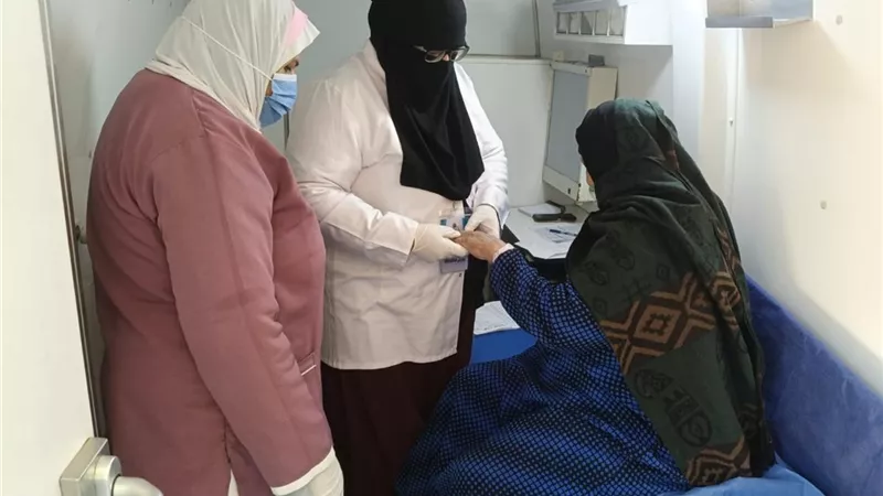 تقديم خدمات طبية مجانية لأكثر من 7 آلاف ضمن قوافل «حياة كريمة» بالمنيا