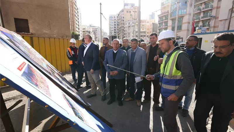 خلال جولته بالإسكندرية وزير النقل يتابع مشروع تأهيل وتطوير ترام الرمل