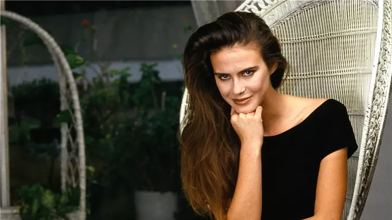 وفاة الممثلة وعارضة الأزياء أنابيل سكوفيلد عن 62 عاما
