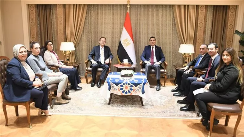 وزير الشباب يستقبل سفير إسبانيا لبحث الشراكات الرياضية والاستثمارية