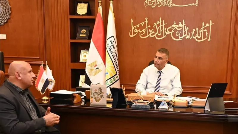 محافظ جنوب سيناء يبحث الموقف التنفيذي لمشروع مركز الصيد بطور سيناء