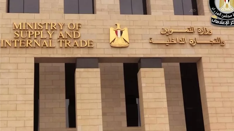 «الوزراء» يوضح حقيقة نقص السلع التموينية تزامنًا مع صرف منحة التموين
