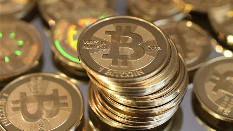 بيتكوين تهبط 13% وتتجه لتسجيل أسوأ أداء أسبوعي منذ فبراير                 