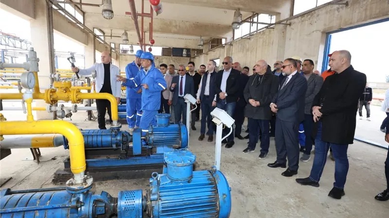 محافظ كفرالشيخ يتفقد شركة مصر لتعبئة الغازات «إيجي جاس» ببلطيم الصناعية