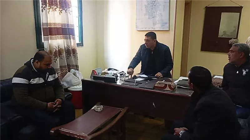 رئيس مدينة المنيا يتابع ميدانيًا مستوى الخدمات بقرية تله