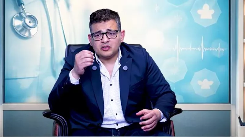 طبيب يحذر من محاولة إدخال الأصابع بشكل عشوائي في حلق الطفل|فيديو 