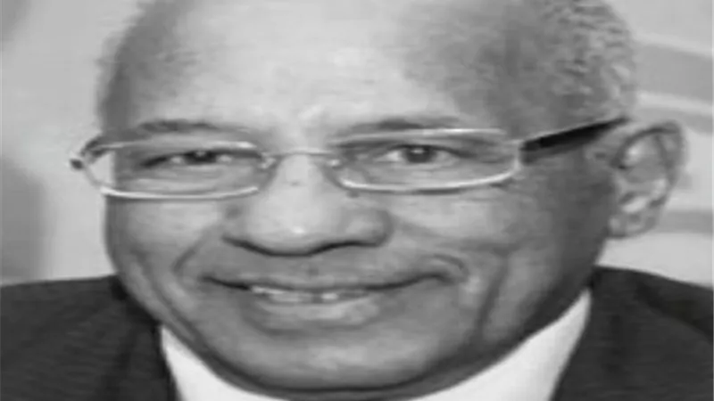 رئيس جامعة القاهرة ينعي الدكتور أحمد درويش أستاذ البلاغة والنقد الأدبي 