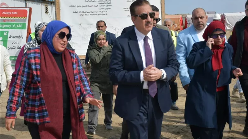 محافظ بورسعيد يتفقد مشروع محطة تحلية مياه «الآبار الشاطئية» بحي غرب