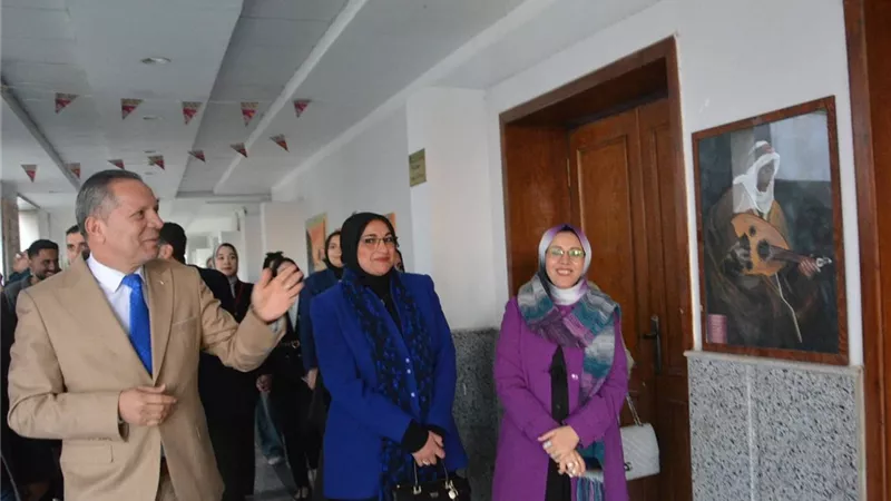 رئيس جامعة دمياط يفتتح معرض كلية الآثار خلال احتفالها بشهر رمضان المبارك