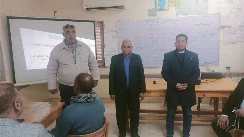 مدير عام المواد الثقافية بأزهرية سوهاج يتفقد فعاليات البرامج التدريبية