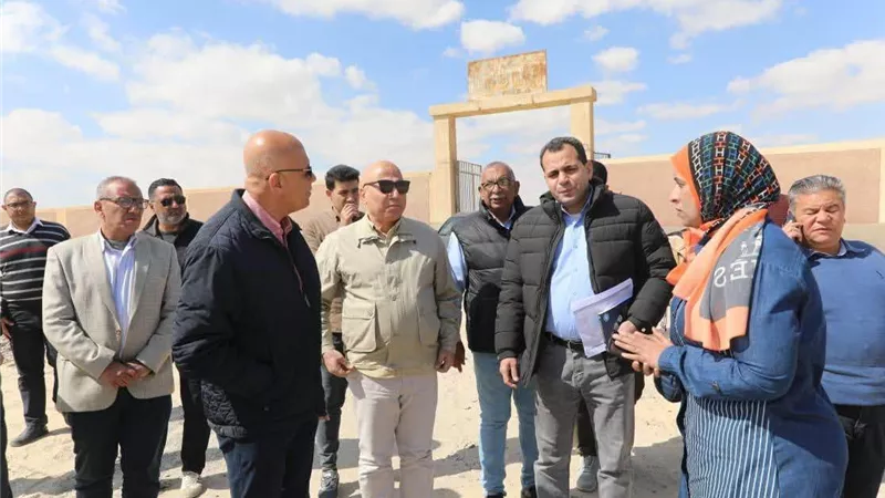 جولة ميدانية لنائب وزيرة الإسكان لمتابعة مشروعات الصرف الصحي بالمنيا