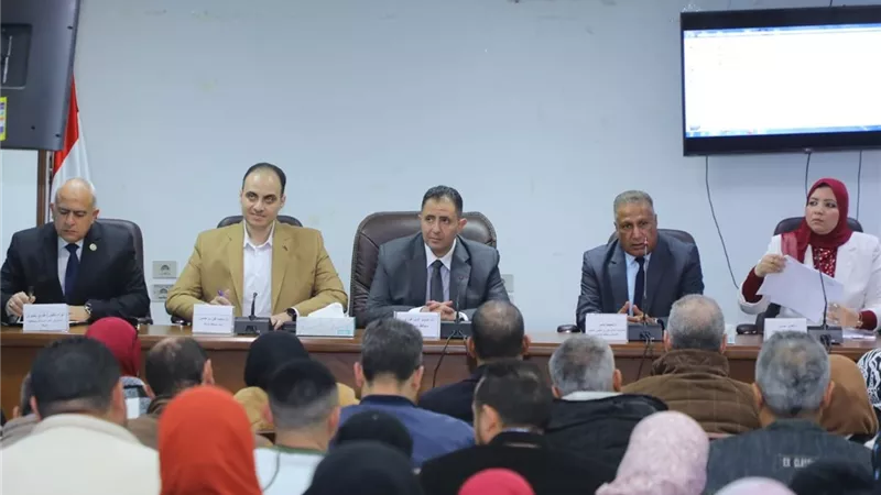 محافظ دمياط يشهد تدريب للعاملين بالديوان العام على قانون التصالح 