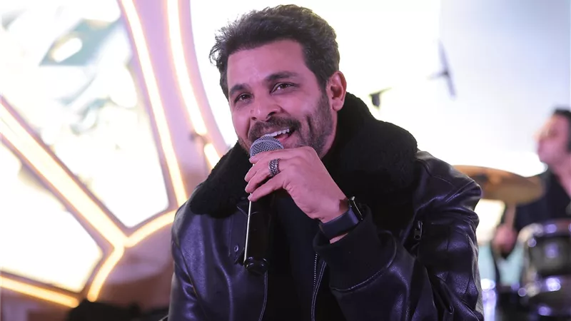 محمد رشاد يشعل أجواء خيمة رمضانية  في ليلة طربية مميزة