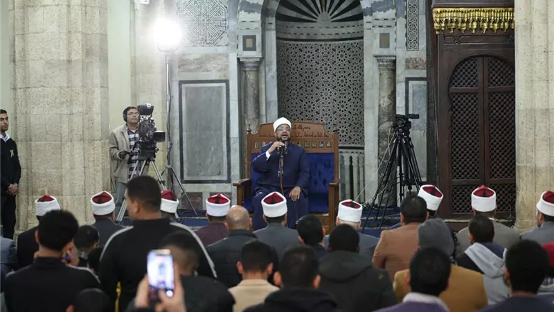 البحوث الإسلامية: الرجولة الحقيقية في قيام الليل والعبادة.. صور