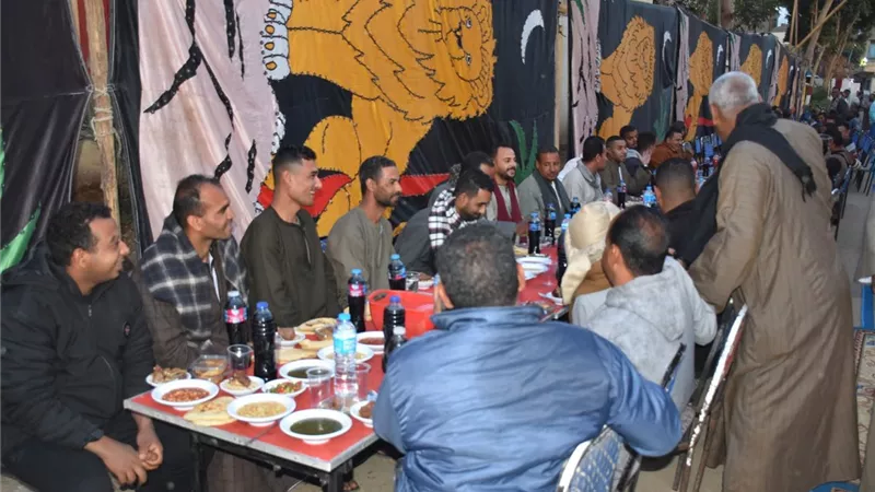 مياه الأقصر تقيم مائدة إفطار بإدارة المحافظة