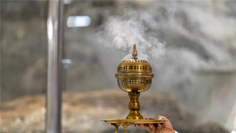  هل استنشاق البخور يفسد الصوم في رمضان؟ الأزهر يجيب