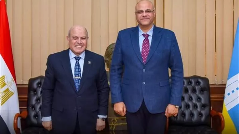 رئيس النيابة الإدارية يزور محافظ الإسكندرية لبحث سبل تعزيز التعاون المشترك