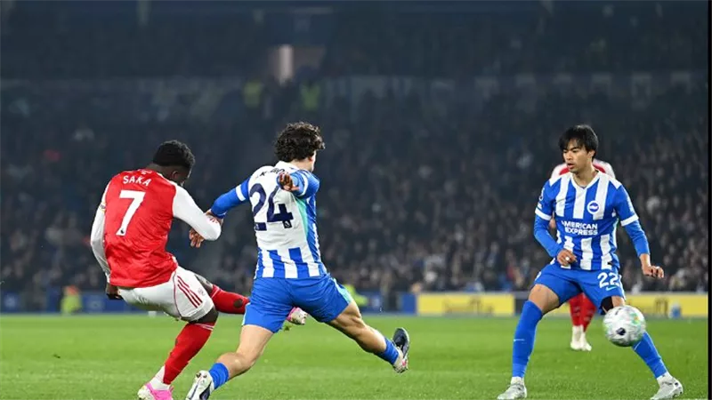 أرسنال يستغل هدية السيتي وينفرد بصدارة الدوري الإنجليزي على حساب برايتون