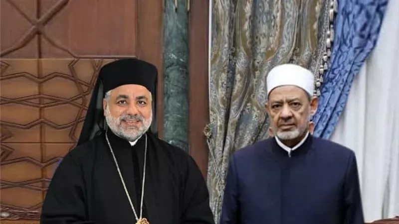 بمقر الأسرة في الأقصر.. مطران «طيبة» للكاثوليك يطمئن على صحة شيخ الأزهر