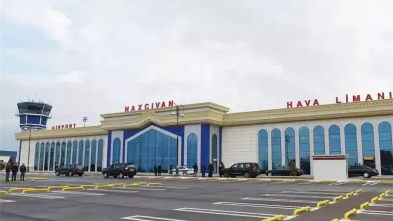 صواريخ إيران تضرب مطار ناخيتشيفان في أذربيجان وتوسع دائرة الحرب
