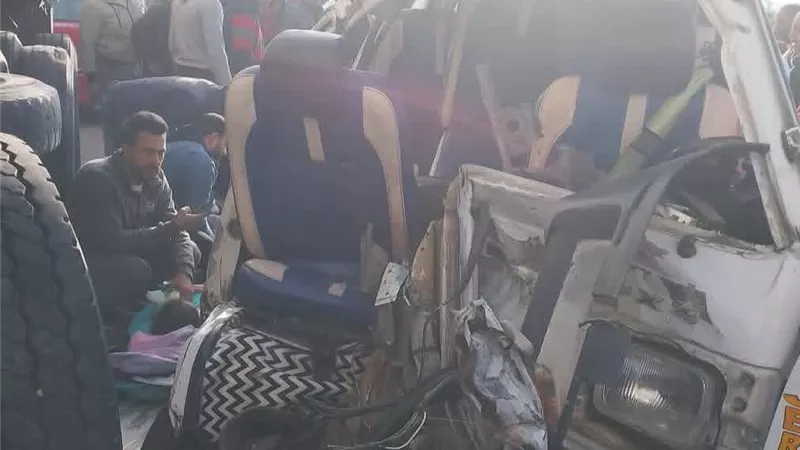 مصرع طفل وإصابة 11 آخرين.. تفاصيل حادث العاشر من رمضان بالشرقية | صور