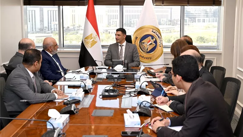  وزير الصناعة يبحث مع البنك الدولي تطوير الاستراتيجية الصناعية