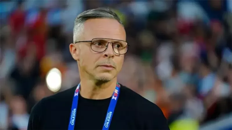منتخب المغرب يودع الركراكي ويستعد للإعلان عن محمد وهبي مدربًا للأسود