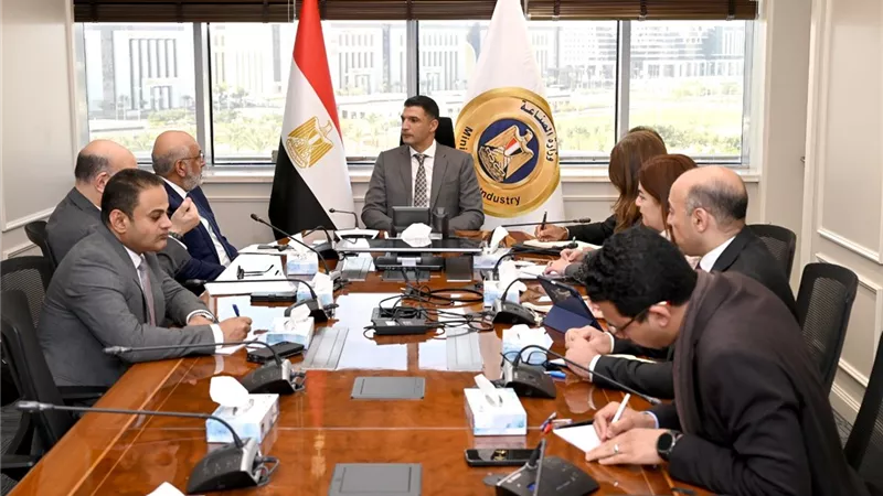هاشم يبحث تعزيز التعاون مع البنك الدولي لدعم الصناعة والبنية التحتية
