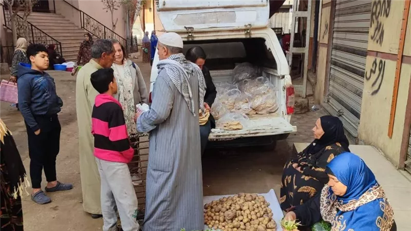 تموين القليوبية توفر سيارة متنقلة لتوزيع الخبز المدعم لسكان قرية بهادة 
