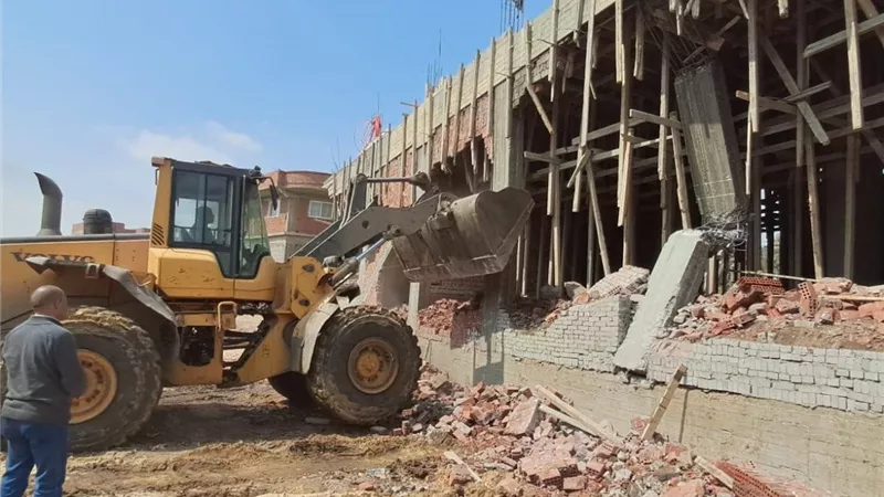 التنمية المحلية: إزالة مخالفات بالجيزة والقليوبية وحملات لرفع الإشغالات