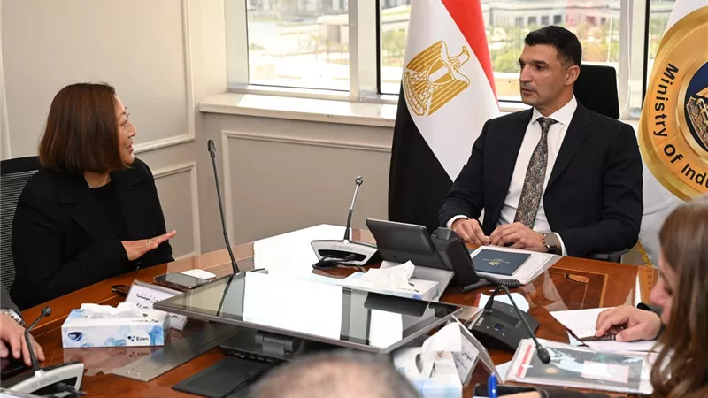 وزير الصناعة وجنرال موتورز يبحثان توطين السيارات لتنافسية السوق المصرية