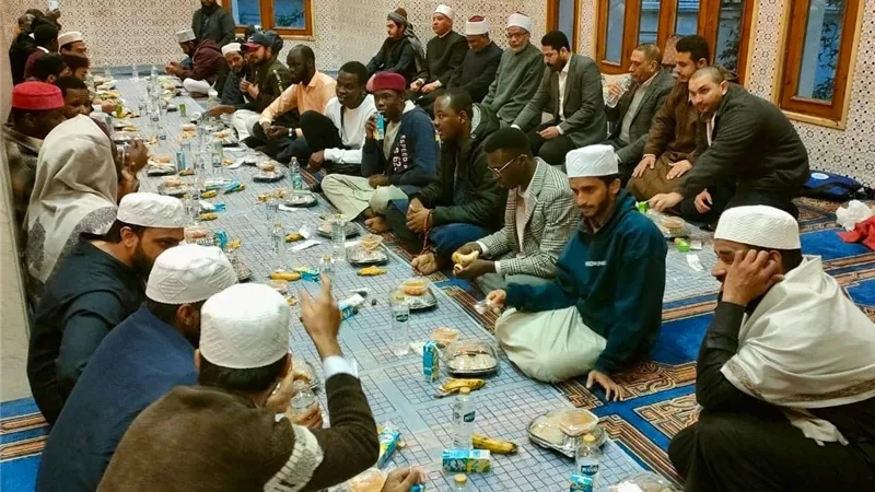 أكاديمية الأزهر تحضن إفطار رمضاني يجمع الأئمة والدعاة من مختلف الدول | صور