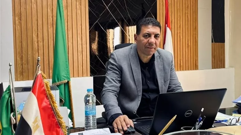 حملات نظافة وصيانة إنارة شاملة لتعزيز المظهر الحضاري بالمنيا