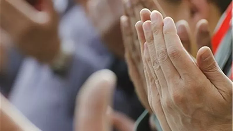 الأزهر للفتوي: الدعاء من أعظم القربات والعبادات إلى الله