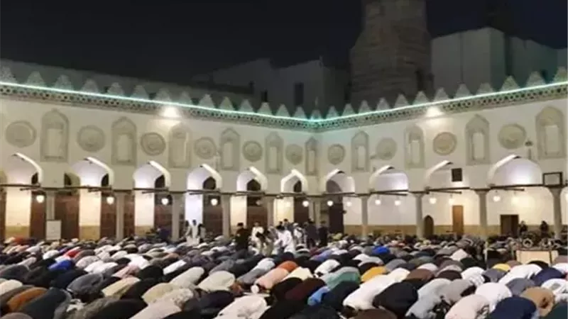 بث مباشر| نقل شعائر صلاة العشاء والتراويح من الجامع الأزهر