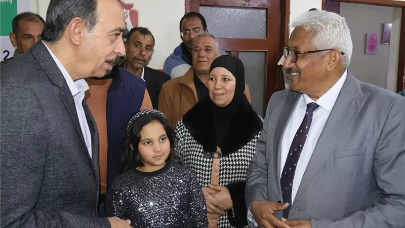 سوهاج تحتضن الخير.. المحافظ يتابع توزيع 1000 وجبة إفطار على المحتاجين