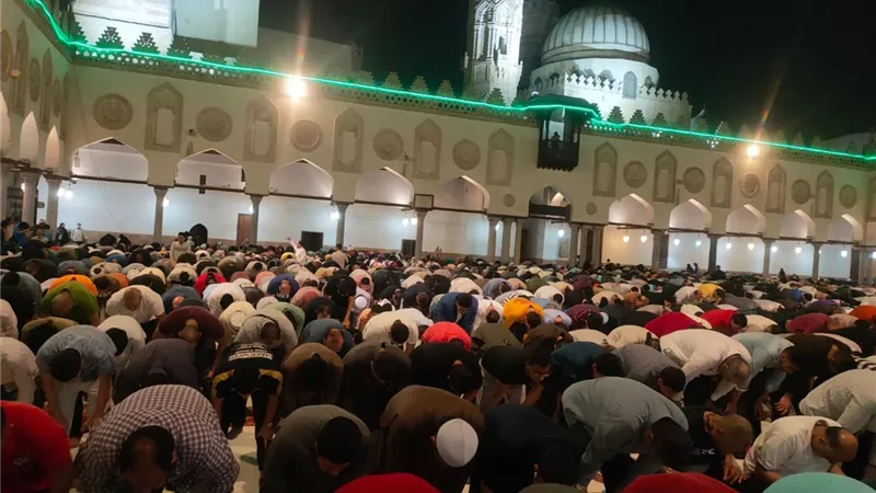 السحور الساعة كام؟.. موعد أذان الفجر اليوم الجمعة 16 رمضان 2026