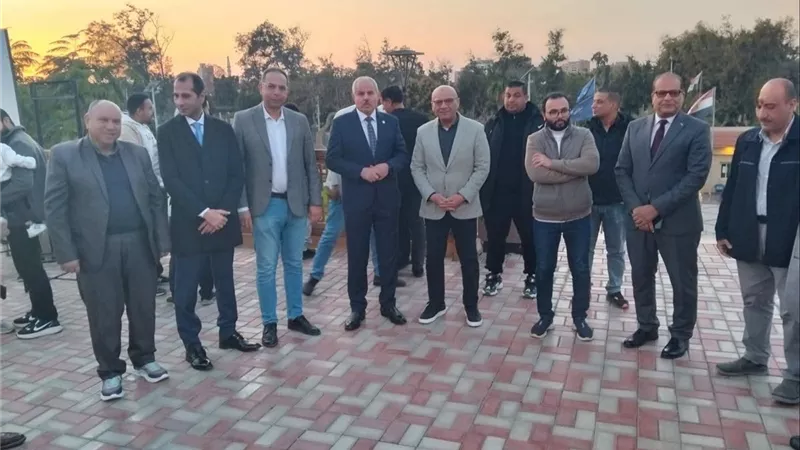 رئيس جامعة قناة السويس يشارك أسرة المستشفيات الجامعية إفطارًا رمضانيًا 