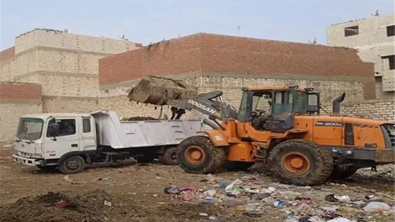 حملات نظافة مكثفة بغرب وجنوب المنيا لرفع المخلفات وتحسين المظهر الحضاري