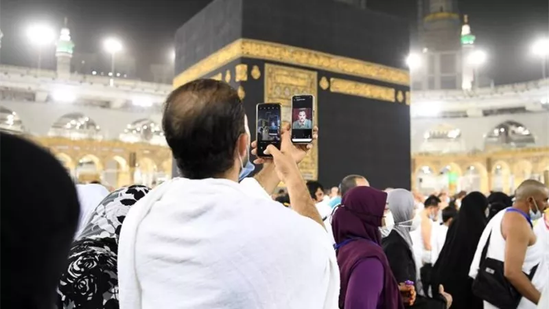 إمام بالأوقاف: التصوير في العمرة يوقع العبد في الرياء ويفقد العمل إخلاصه