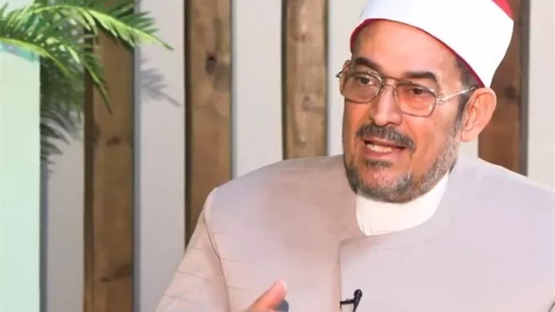 منصور مندور: استخدام السوشيال ميديا أثناء العمل يجعل بها شبهة حرام|فيديو