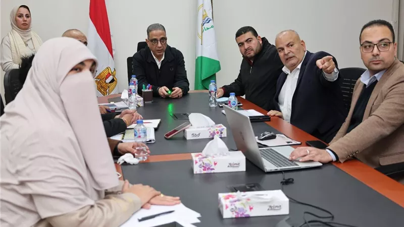 محافظ الجيزة يناقش الموقف العام لسوق الجملة بـ6 أكتوبر وخطط تطويره