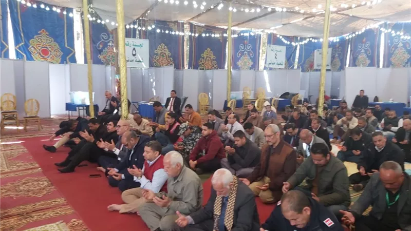 مهندسو أسيوط يؤدون صلاة الجمعة داخل المخيم الانتخابي في أجواء رمضانية