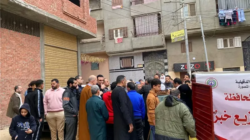 محافظ الدقهلية يوجه بتوزيع الخبز لعزبة النهضة والهويس مؤقتًا عبر التروسيكل