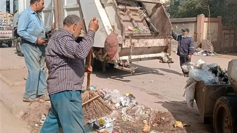 رئيس مركز ميت غمر يتابع حملات مكثفة لرفع تراكمات القمامة بالشوارع 