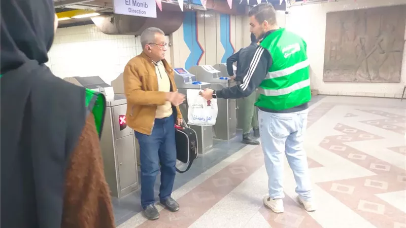  توزيع 60 ألف وجبة خفيفة لإفطار صائم في عدد من محطات المترو
