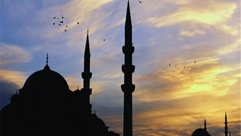 موعد أذان الفجر اليوم السابع عشر من رمضان وعدد ساعات الصيام 