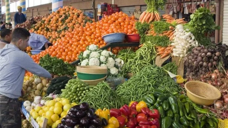 قفزة جديدة في أسعار الخضروات.. الطماطم والملوخية يقودان الصعود والجزر ينخفض